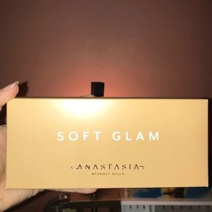 Brand new soft glam Anastasia palette